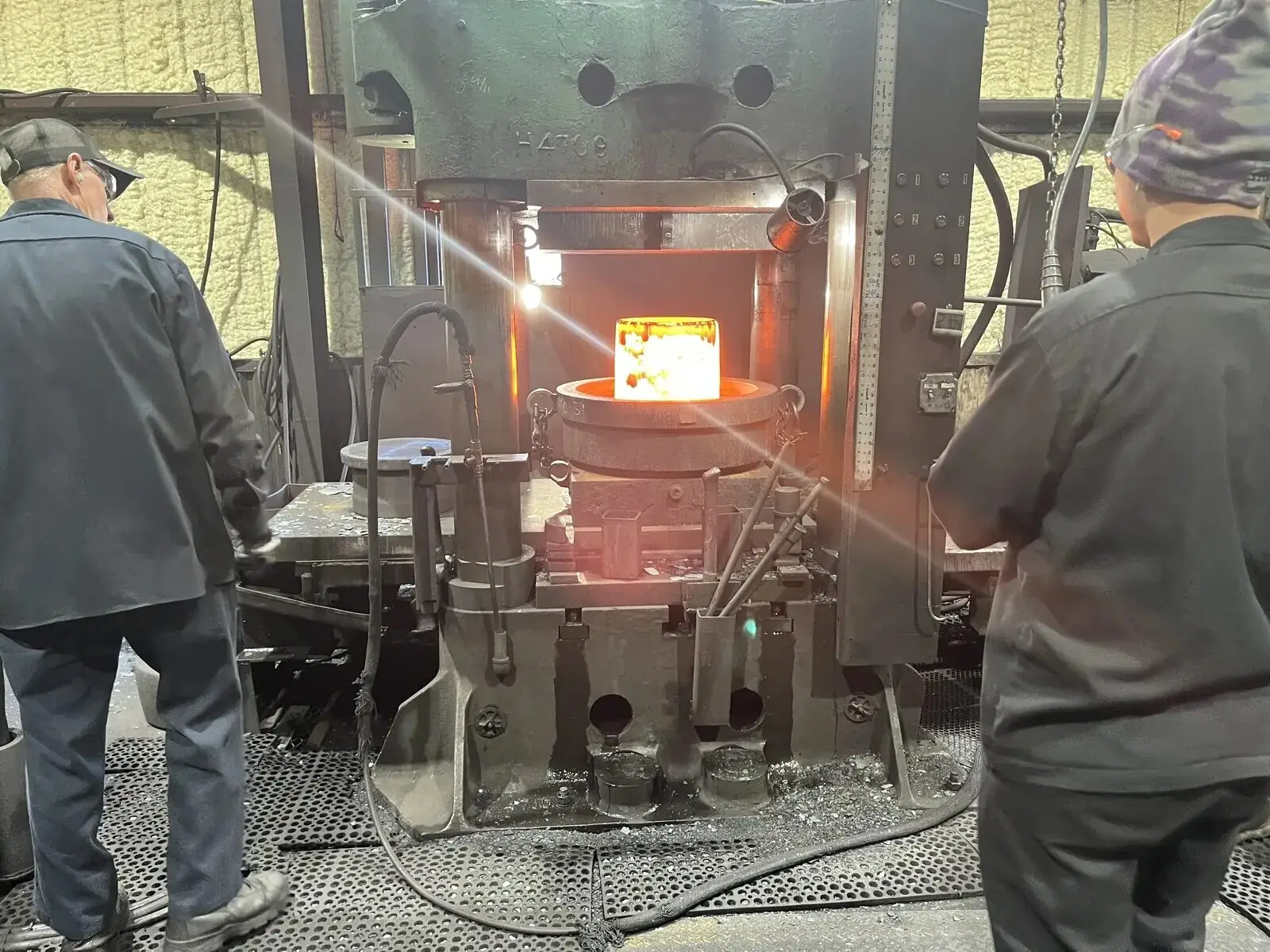Skilled metallurgical experts operating advanced forging equipment with precise temperature control and quality monitoring systems#1.6