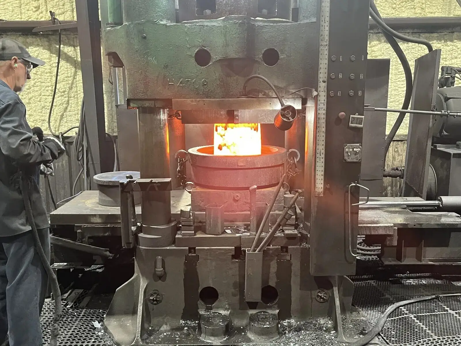 Custom forged components for aerospace, defense, and power generation applications including closed die forgings and precision parts#1.6